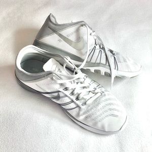 Nike Women’s TR 6 size 10 white/gray